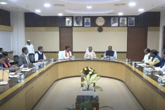 CG- कैबिनेट के बड़े फैसलें BREAKING: युवाओं और किसानों के हित में बड़ा फैसला, 5 सालों तक मुफ्त चावल भी, पढ़िए मंत्रिपरिषद की बैठक के महत्वपूर्ण निर्णय विस्तार से